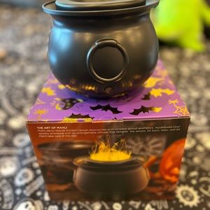 Mahli Flaming Cauldron Aroma Diffuser. TikTok viral. New in Box